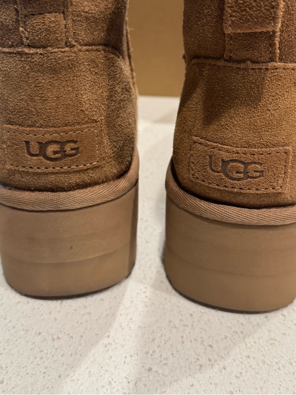NEW IN BOX! UGG Classic Mini Platform Boots Chestnut Suede Size 7 - Picture 8 of 12